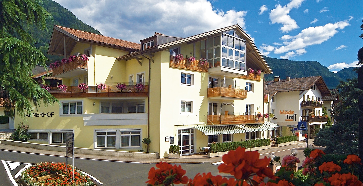 Hotel Restaurant Tannerhof in Schenna Südtirol