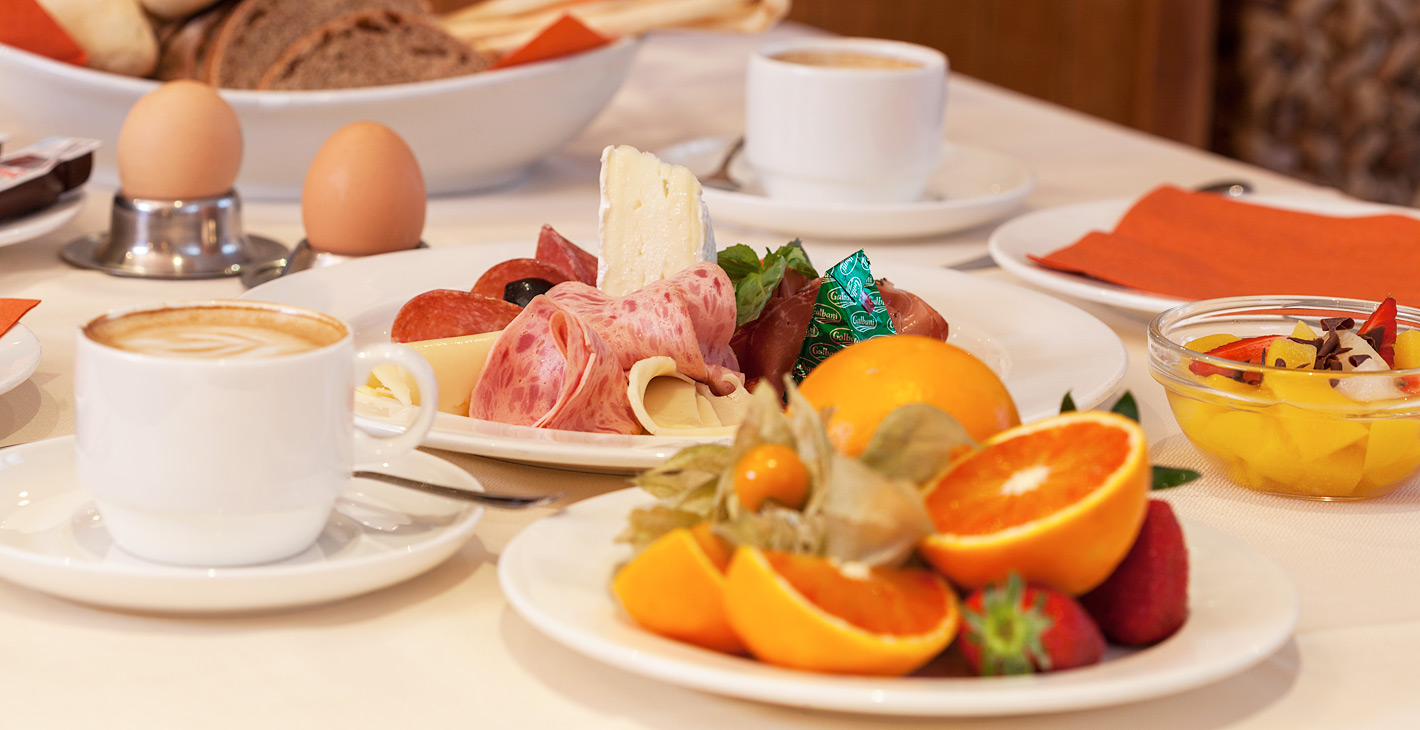 Schenna Restaurant mit reichhaltigem Frühstück im Tannerhof